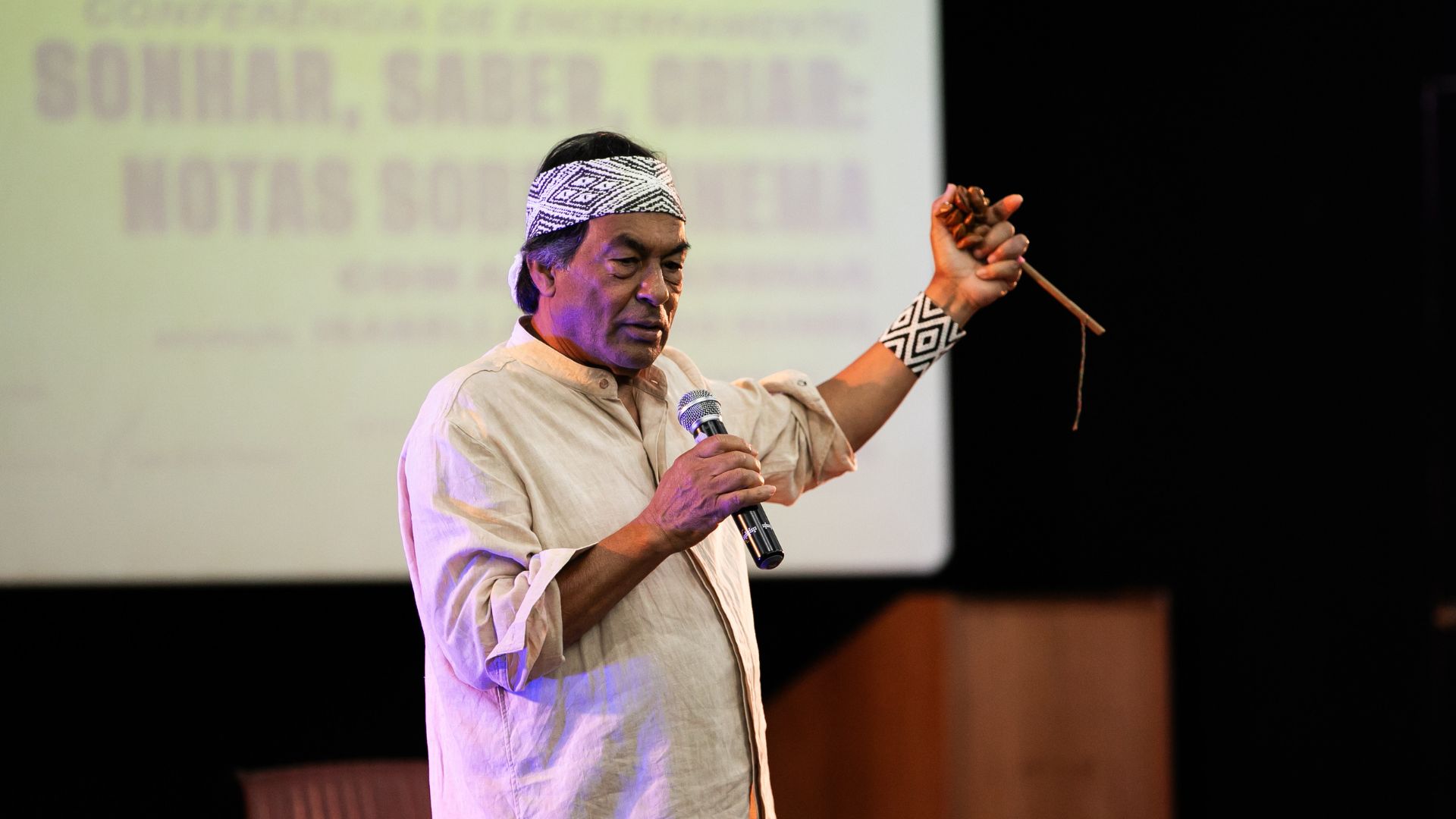 O líder indígena Ailton Krenak é ativista, ambientalista e escritor participou da Festa Literária da Fundação Casa de Rui Barbosa neste domingo (30)