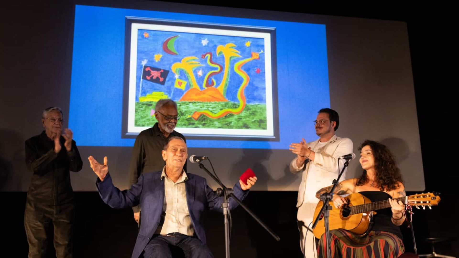 Jorge Mautner é celebrado com Caetano, Gil e Fernanda Torres em noite de homenagem na Casa de Rui Barbosa