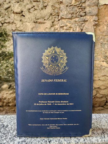 Homenagem já se encontra no instituto. Crédito: NCS/CBPF