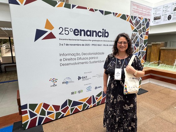 Paula Jardim durante o XXV Enancib / Crédito: Arquivo pessoal.