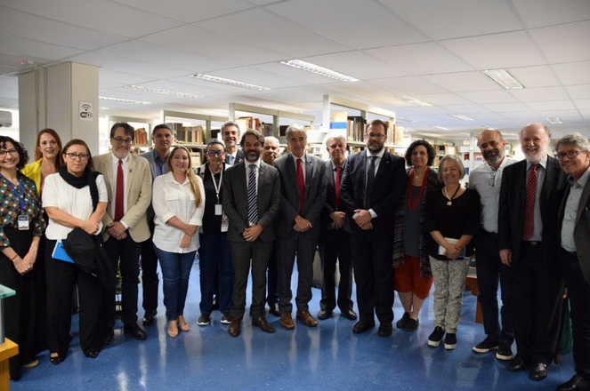 Dirigentes na biblioteca “Lydia de Queiroz Sambaquy”, do Ibict