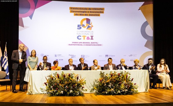 Mesa de abertura - Crédito: Organização do evento