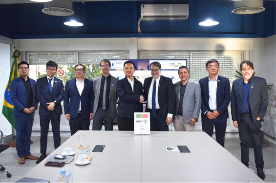 Delegação chinesa - Crédito: NCS/CBPF