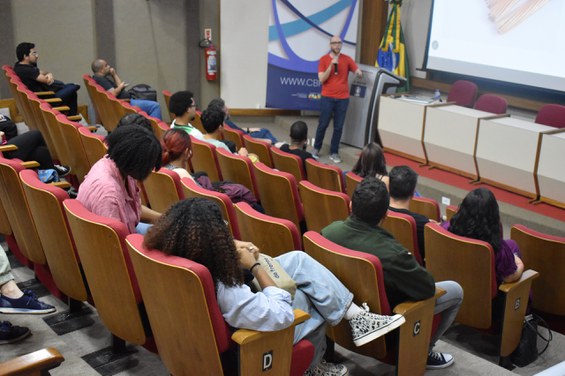 Palestra durante a XV Escola do CBPF - Crédito: NCS/CBPF