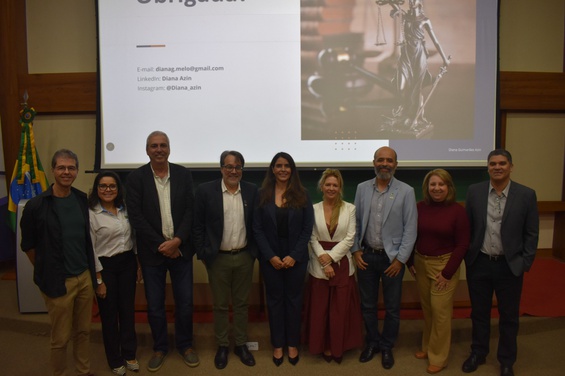 Diana Azin (centro) com representantes das unidades de pesquisa do Rio de Janeiro - Crédito: NCS/CBPF