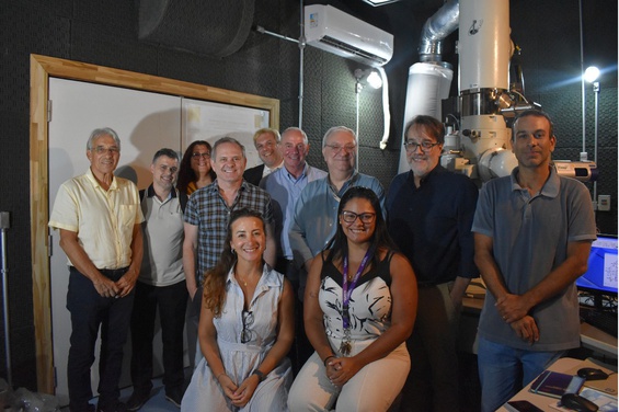 Visita ao LABNANO - Crédito: NCS/CBPF