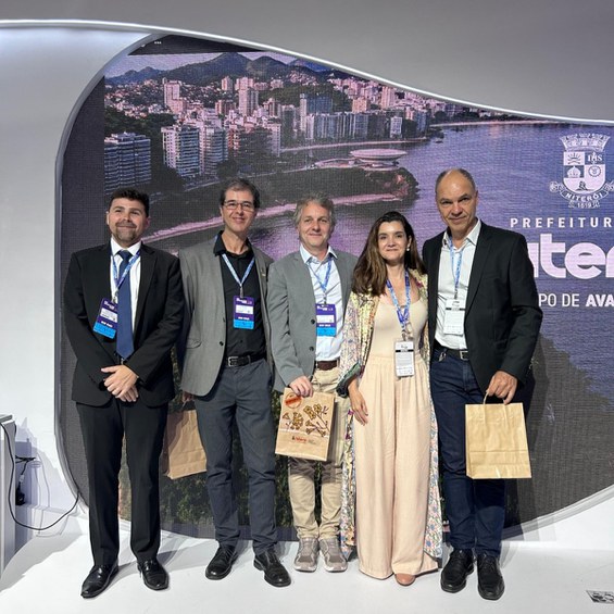 João Paulo Sinnecker e participantes da mesa "O Futuro é Quântico" - Crédito: NCS/CBPF