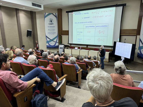 Tsallis durante palestra