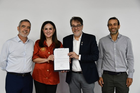 Da esquerda para direita: João Matheus Guimarães, Germana Bähr, Márcio P. de Albuquerque e André Linhares.  Crédito: NCS/CBPF