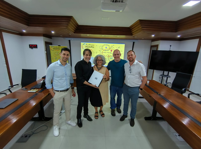 Entrega do SMT para a UFRJ. - Crédito: Divulgação/CBPF