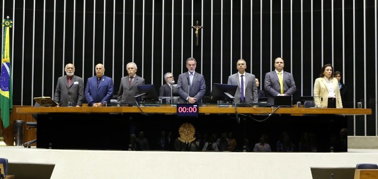 Participantes da mesa discursam sobre a importância do fundador do CBPF. - Crédito: Marcelo Gondim / CNPq