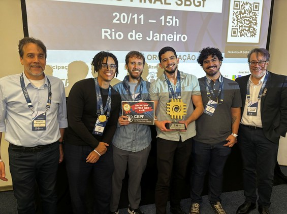 Marcelo Albuquerque; Grupo Minerva (da esq. para a dir): Juan Perri; Márcio Tadei; Arick Reis; Lucas Camisão; e o diretor Márcio P. Albuquerque - Crédito: NCS/CBPF