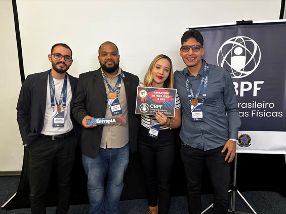 Grupo EntropIA (da esq. para a dir.): Gustavo Damasceno; André Gualberto; Gabriella Araujo; Charlie Sarmiento  - Crédito: NCS/CBPF
