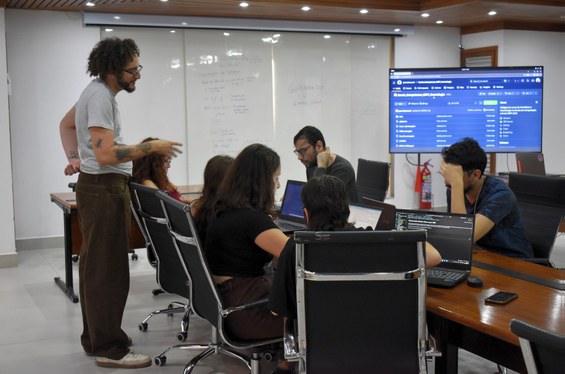 Momento hands-on durante a I Escola de IA - Crédito: NCS/CBPF