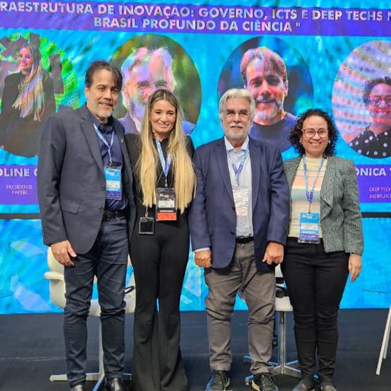 Marcelo P. de Albuquerque e participantes do painel "Infraestrutura de Inovação - Governo, ICTs e Deep Techs no Brasil Profundo da Ciência" - Crédito: NIT Rio