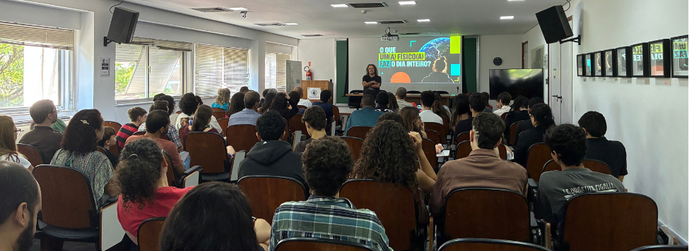 Integrantes pariticpando da palestra