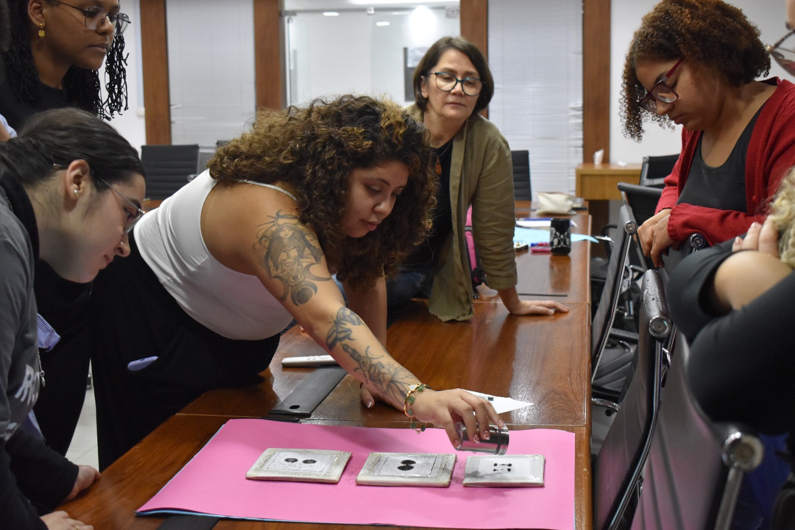 Alunas durante oficina de campos eletromagnéticos do PROFCEM Mulheres