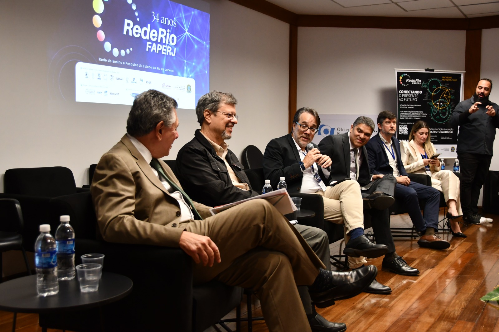 Mesa de abertura composta pelos respresentantes das instituições da Rede-Rio.
