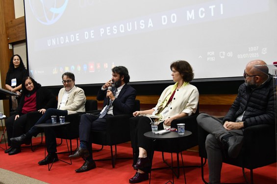 Mesa de abertura - Crédito: NCS/CBPF