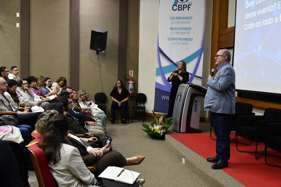 Nilton durante sua apresentação - Crédito: NCS/CBPF