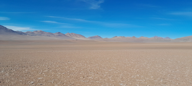 Vista de Pampa La Bola, o sítio escolhido para receber o projeto SWGO. O sítio está localizado dentro do AAP, na Região de Antofagasta, no Chile, a 4.770 m de altitude. Créditos da Imagem: Cesar Ocampo, AAP.
