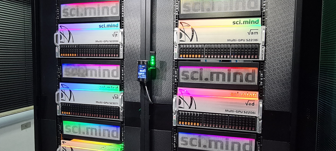 FIGURA: Laboratório de Inteligência Artificial do CBPF e o supercomputador scimind que utiliza a tecnologia de várias GPUs conectadas entre si e refrigeradas a líquido, desenvolvido em um projeto de parceria de P&D com a Petrobras.