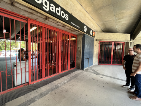 Localização: em frente a grade