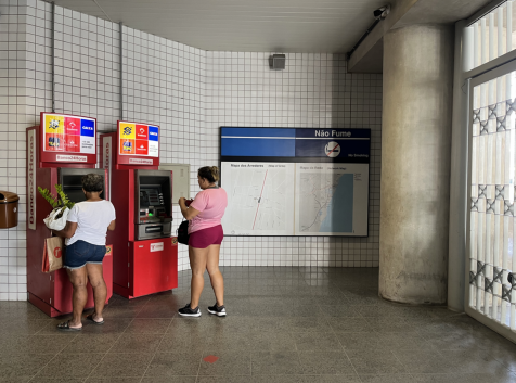 Localização: área livre, na entrada da estação. (1,40m X 2,40m)