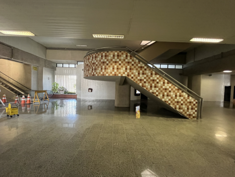 Localização: embaixo da escada (3,20m X 2,40m)