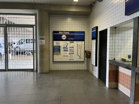 Localização: área livre, na entrada da estação (2,30m x 1,70m)