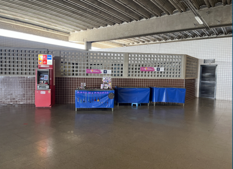 Localização: lado direito do caixa eletrônico (5m x 1,60m)