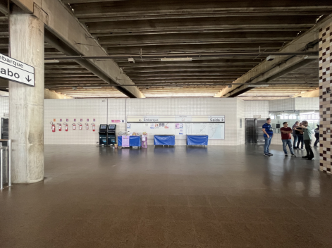 Localização: lado direito da estação (8m x 2,50m)