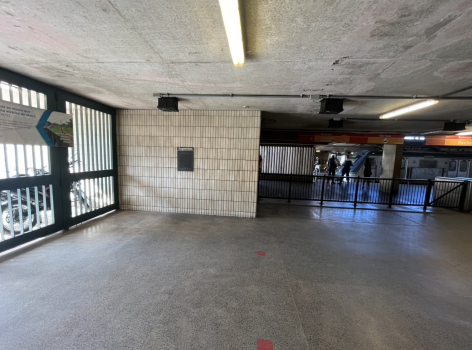 Localização: via 2 - próximo a entrada (1,10m x 2m)