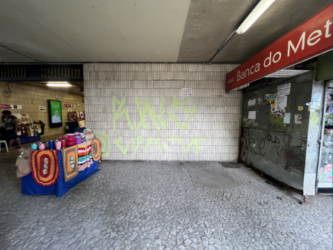 Localização: área externa ao lado da banca (3,20m x 1,80m)