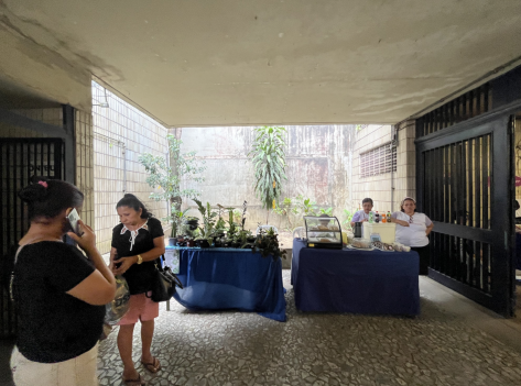 Localização: área externa, na saída da estação - jardim