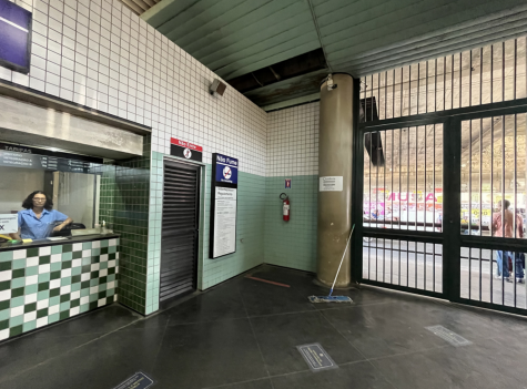 Localização: área livre, ao lado da bilheteria (1,30m x 1,50m)