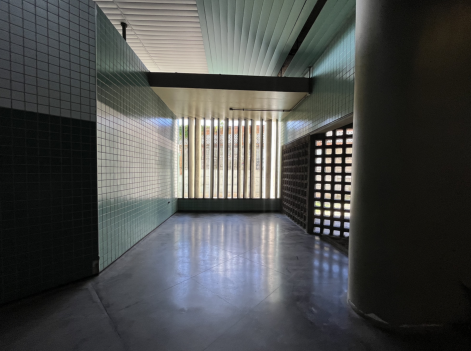 Localização: ao lado da escada rolante (4,20m x 3,70m)