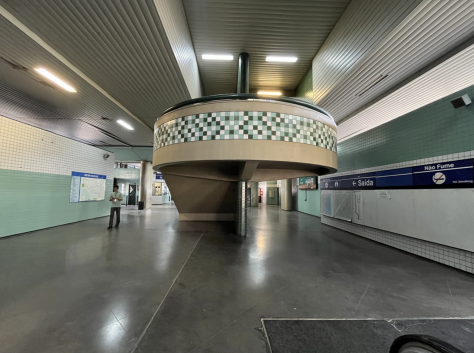 Localização: embaixo da escada (2,60m x 4,20m)