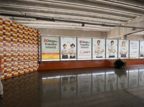 Localização: lado esquerdo da estação (10m X 2m)