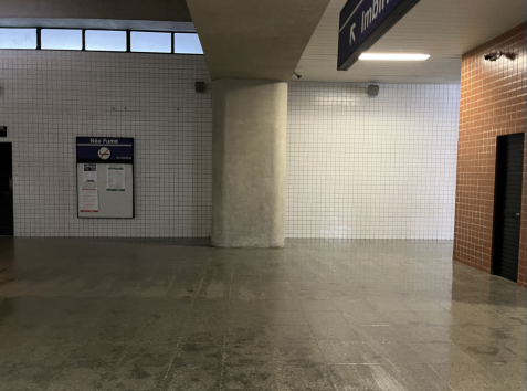 Localização: lado direito da estação (2,15m X 3,10m)