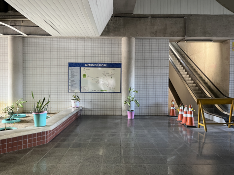 Localização: ao lado da escada rolante (3,30m X 2,40m)