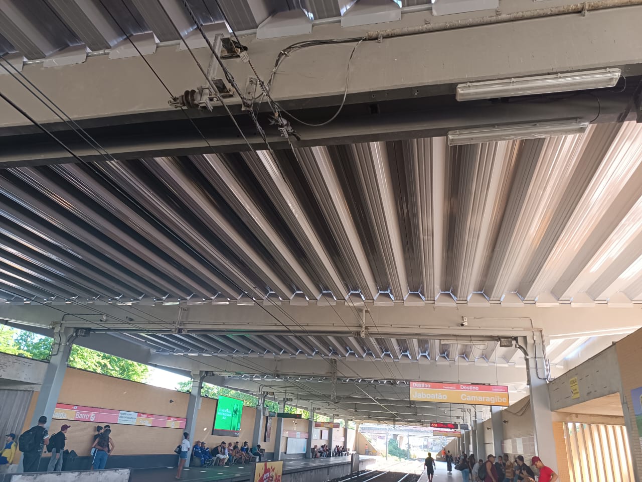 Telhado reformado Linha Centro