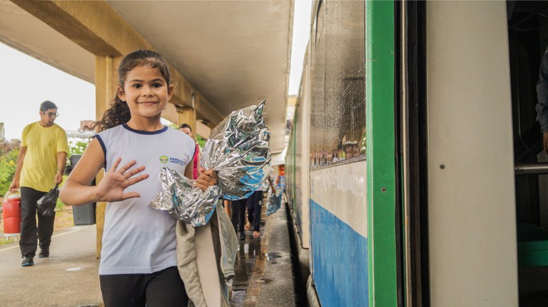 Crianças visitam os trens da Companhia, em Natal - RN. 