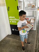 Projeto de incentivo à leitura precisa da doação de carcaças de geladeira para ampliar o acesso gratuito a livros