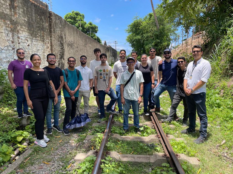 Estudantes da UFPB durante visita na CBTU