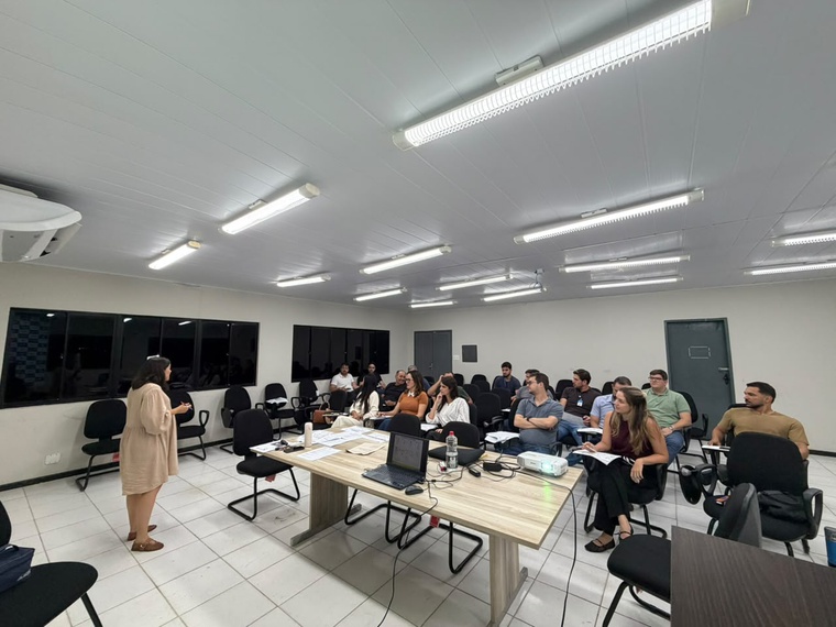 Empregados durante ação na Unidade da CBTU, em Maceió.