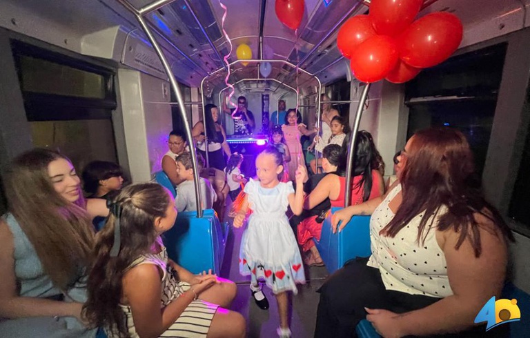 Festas  infantis,  de adultos, eventos corporativos, eventos temáticos. Tudo isso é possível acontecer dentro do Trem