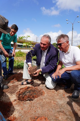A CBTU Natal recebeu uma muda da árvore Brejuí