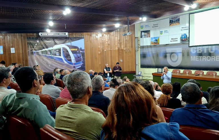 Empregados durante a palestra na Unidade da CBTU em Recife
