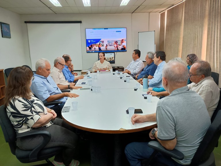 Representantes do CREA PE em reunião com a Superintendente Marcela Campos e técnicos da Companhia